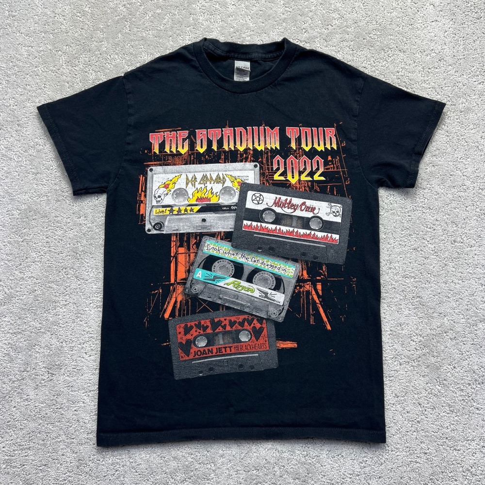 Gildan T-Shirt Mens Small Black The Stadium Tour 2022 Graphic Tee Heavy Metal